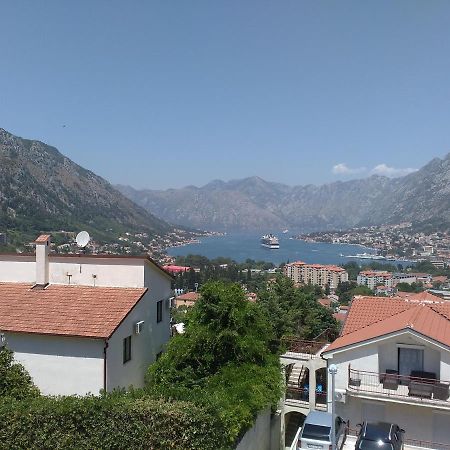 Apartments Gogo Cattaro Esterno foto