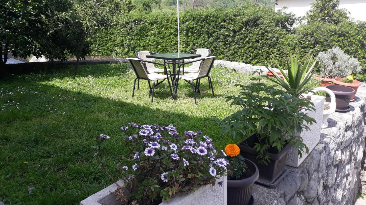 Apartments Gogo Cattaro Esterno foto