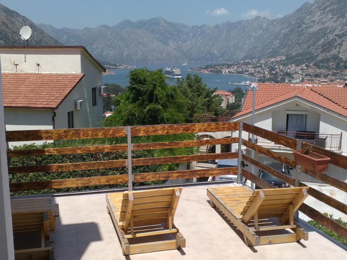 Apartments Gogo Cattaro Esterno foto