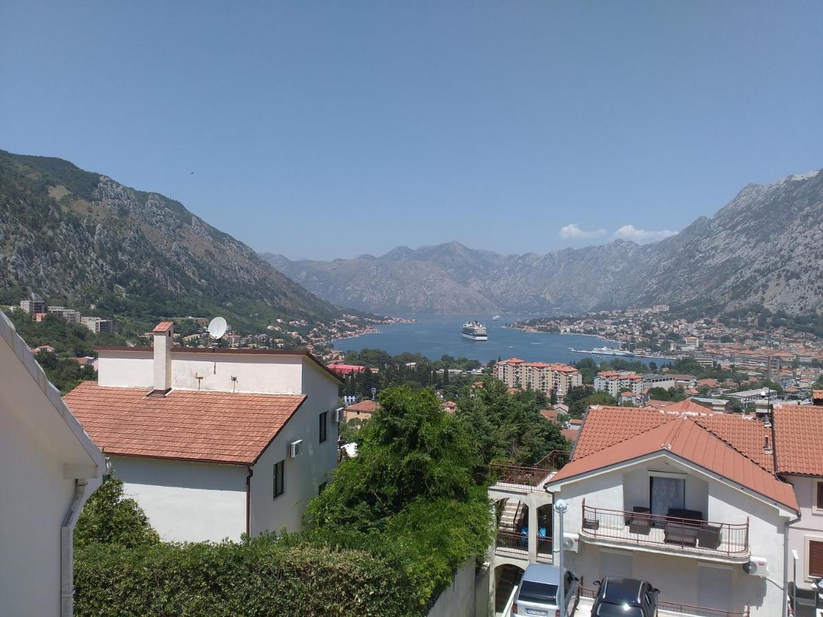 Apartments Gogo Cattaro Esterno foto