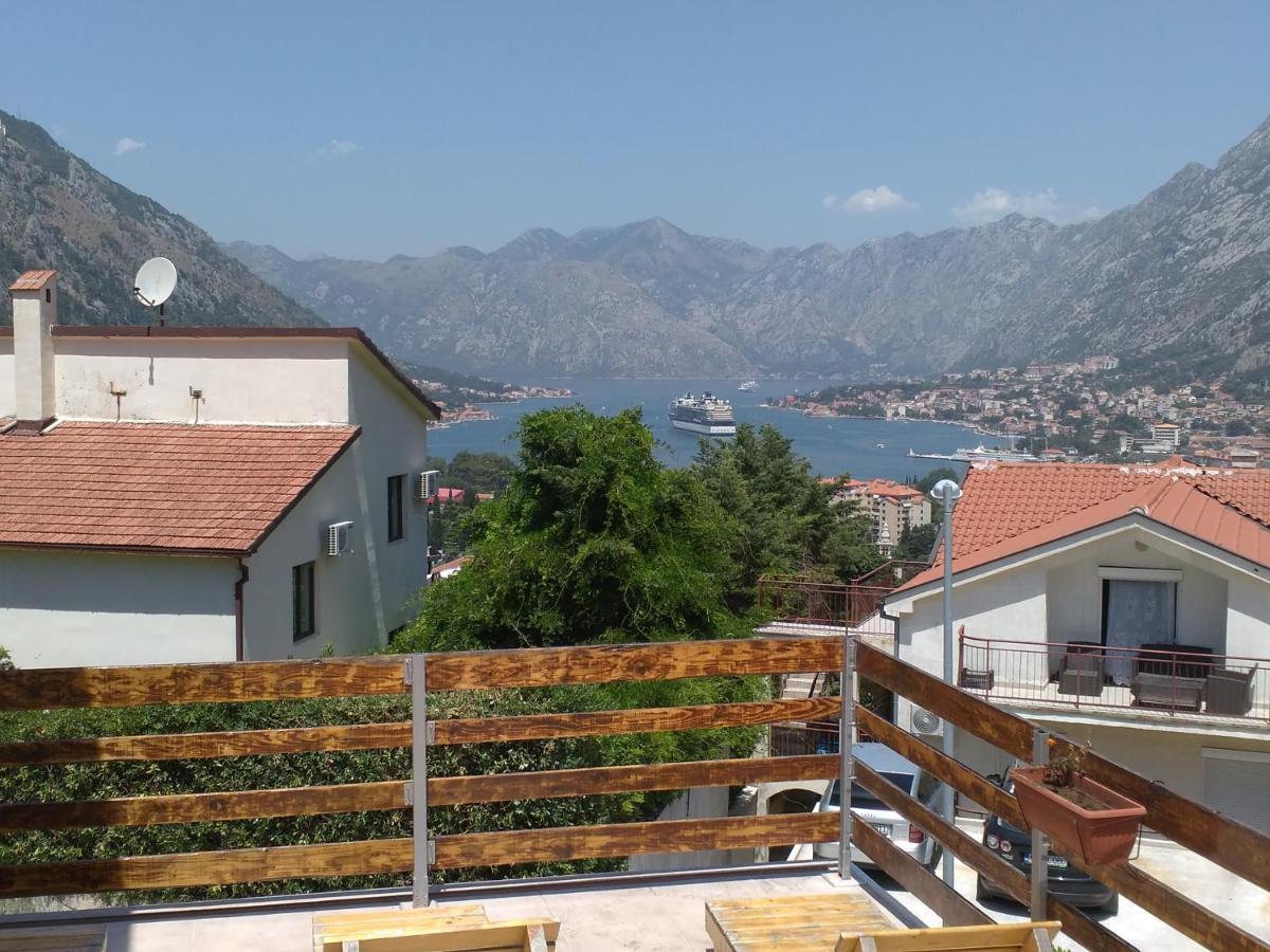 Apartments Gogo Cattaro Esterno foto