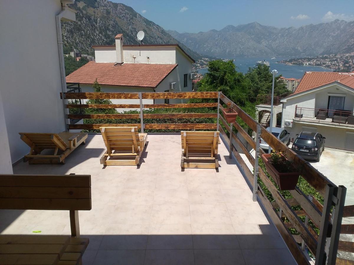 Apartments Gogo Cattaro Esterno foto