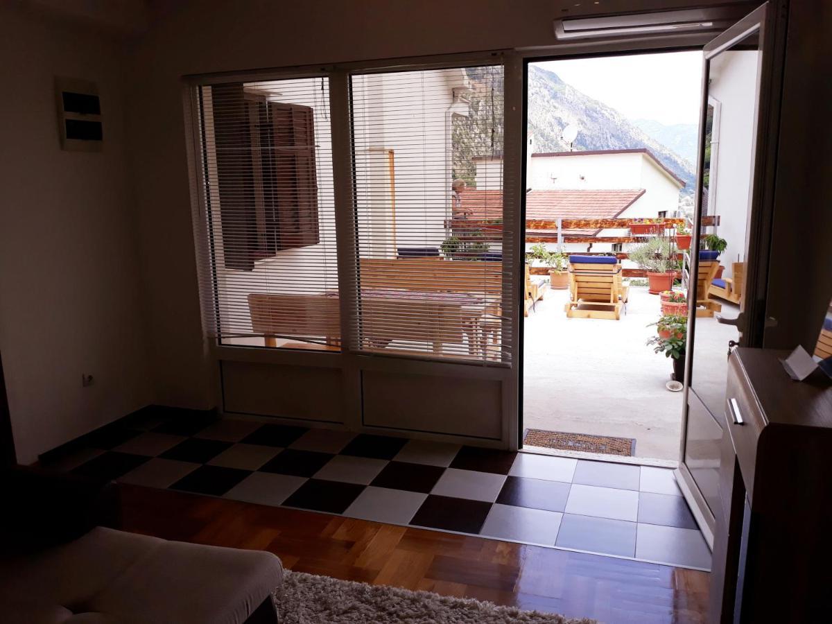 Apartments Gogo Cattaro Esterno foto